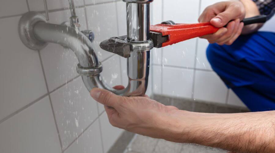 Expert burst pipe repair services in Newhall, IA